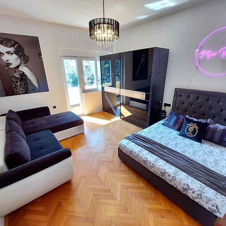Mini Palais - Beachfront, 5 Min Center, Terrace Split Exterior photo